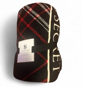Victoria’s Secret Red & Black Plaid Throw Blanket – NWT